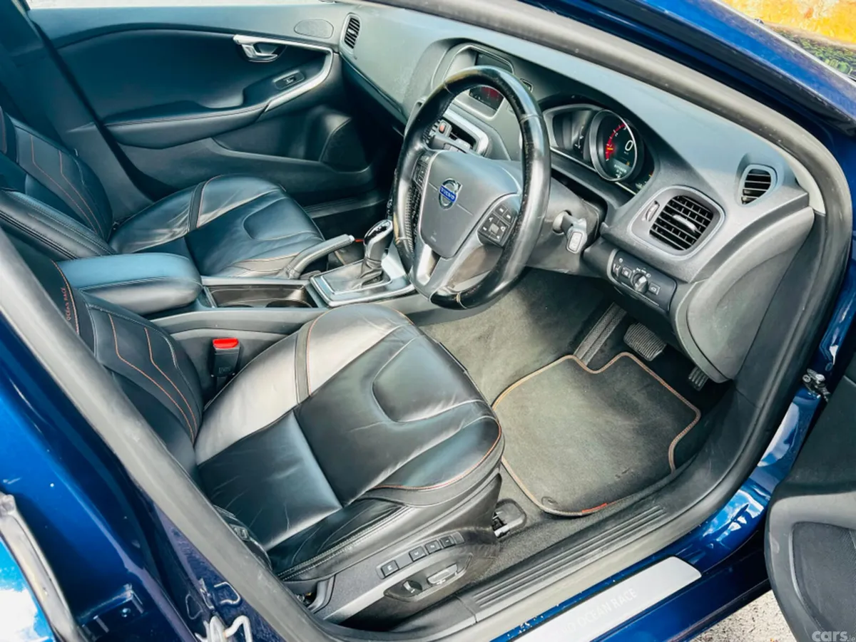 Volvo V40 Hatchback, Petrol, 2015, Blue