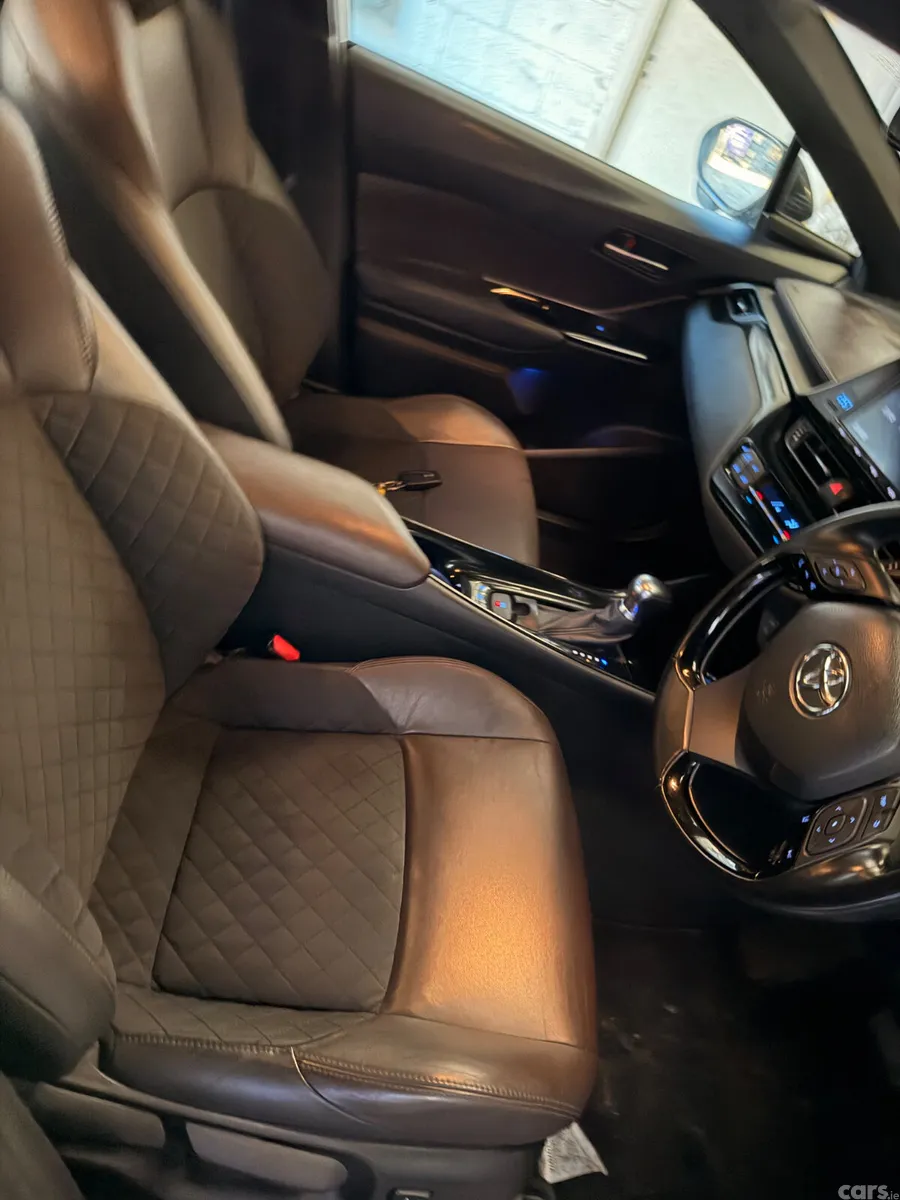 Toyota C-HR MPV, Petrol Hybrid, 2017, Black