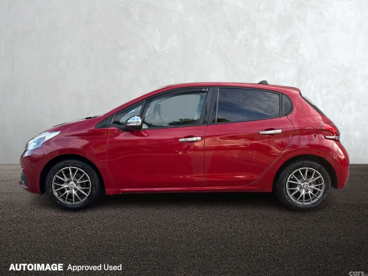 Peugeot 208 Hatchback, Petrol, 2016, Red