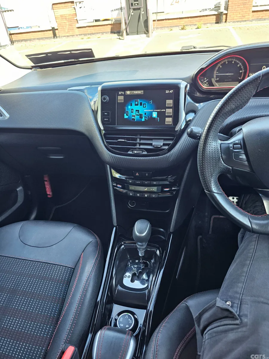 Peugeot 2008 Hatchback, Petrol, 2017, Red