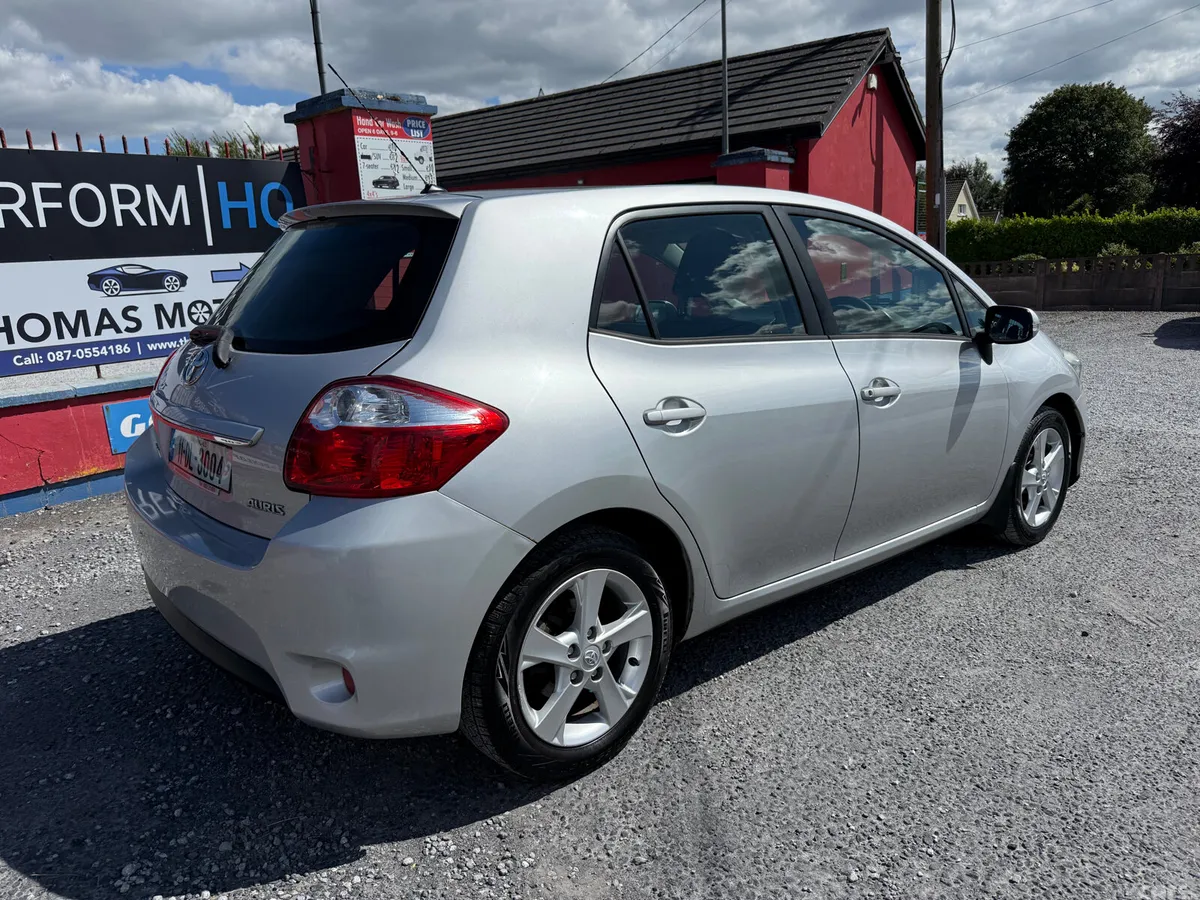 Toyota Auris Hatchback, Petrol, 2011, Silver
