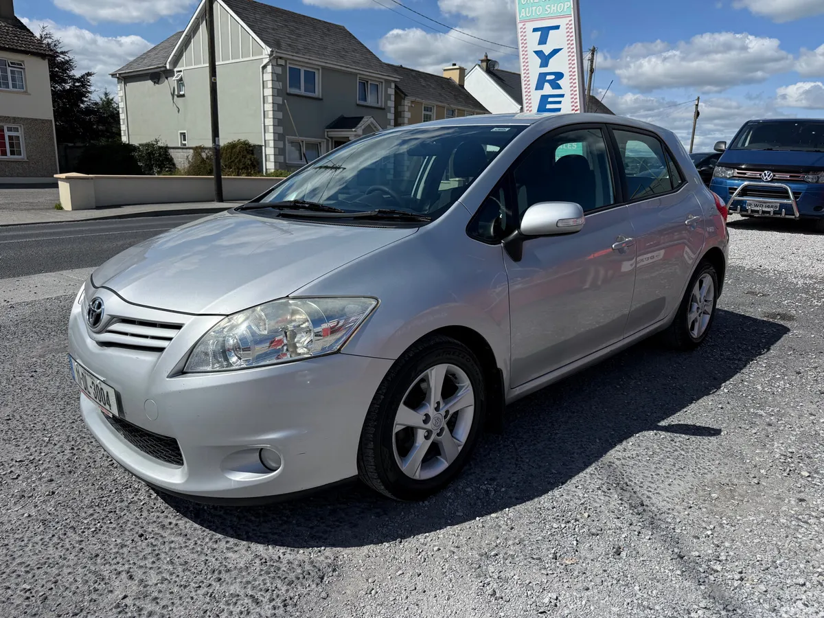 Toyota Auris Hatchback, Petrol, 2011, Silver