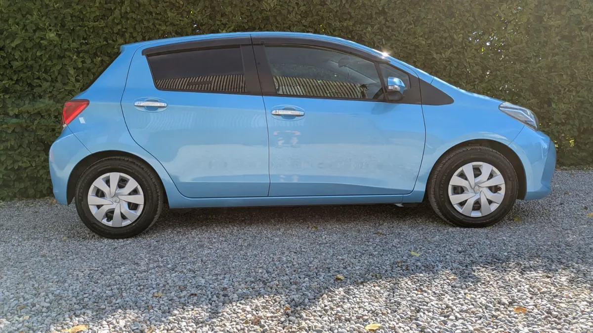 Toyota Yaris Hatchback, Petrol, 2016, Blue