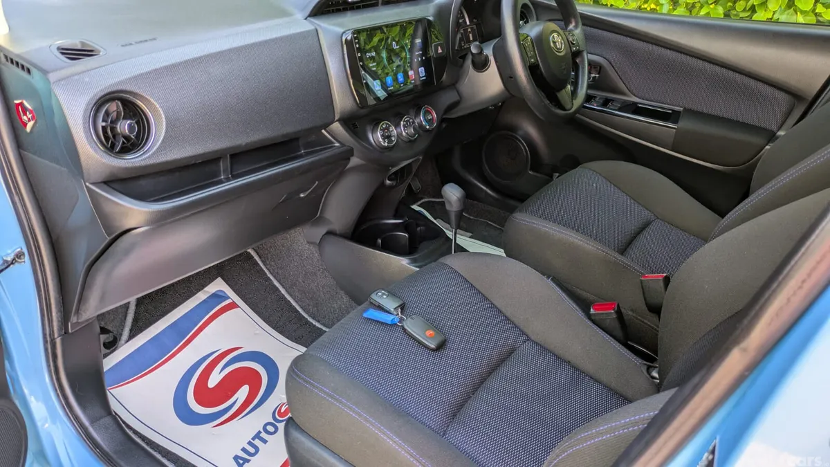 Toyota Yaris Hatchback, Petrol, 2016, Blue