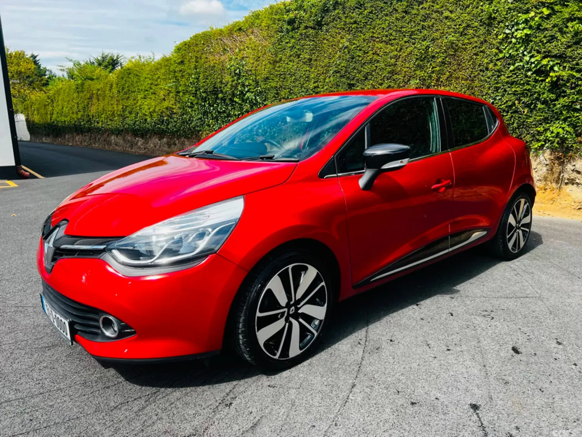 Renault Clio Hatchback, Petrol, 2015, Red