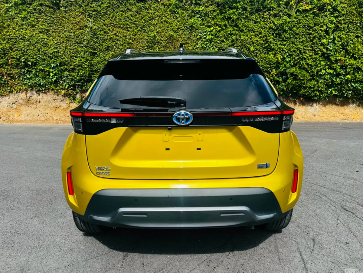Toyota Yaris Cross Hatchback, Petrol Hybrid, 2023, Yellow