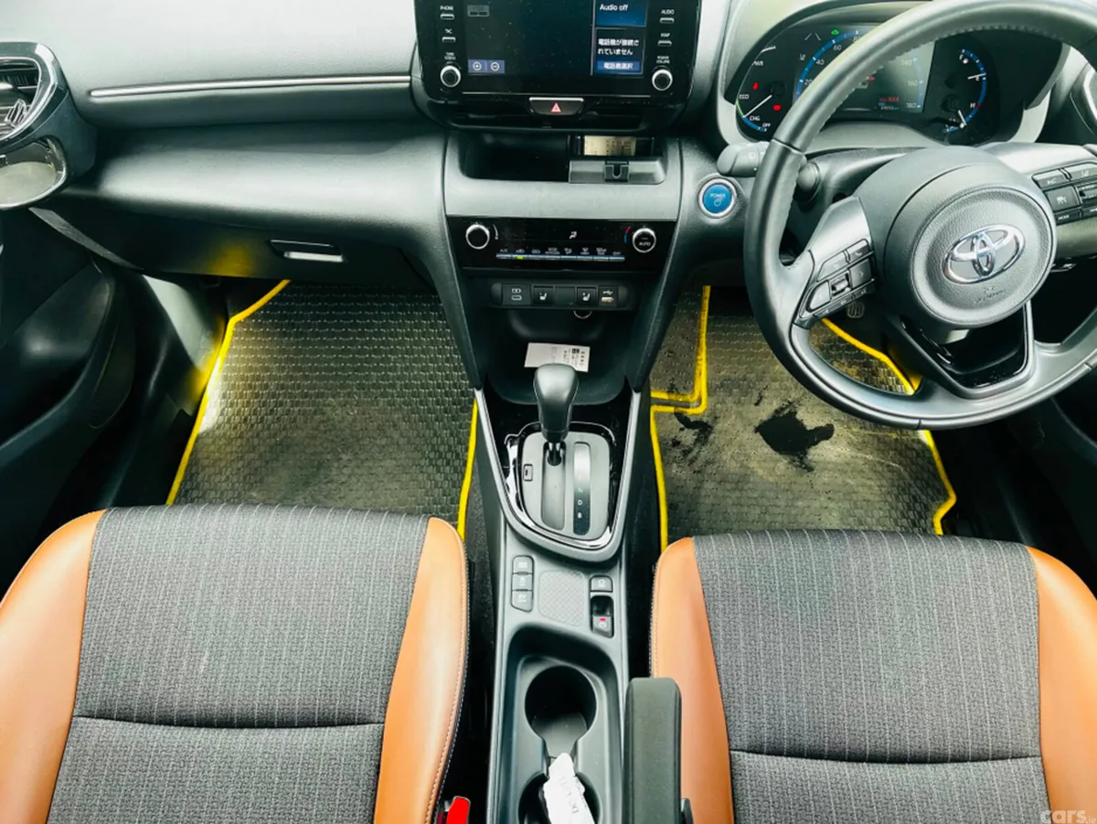 Toyota Yaris Cross Hatchback, Petrol Hybrid, 2023, Yellow