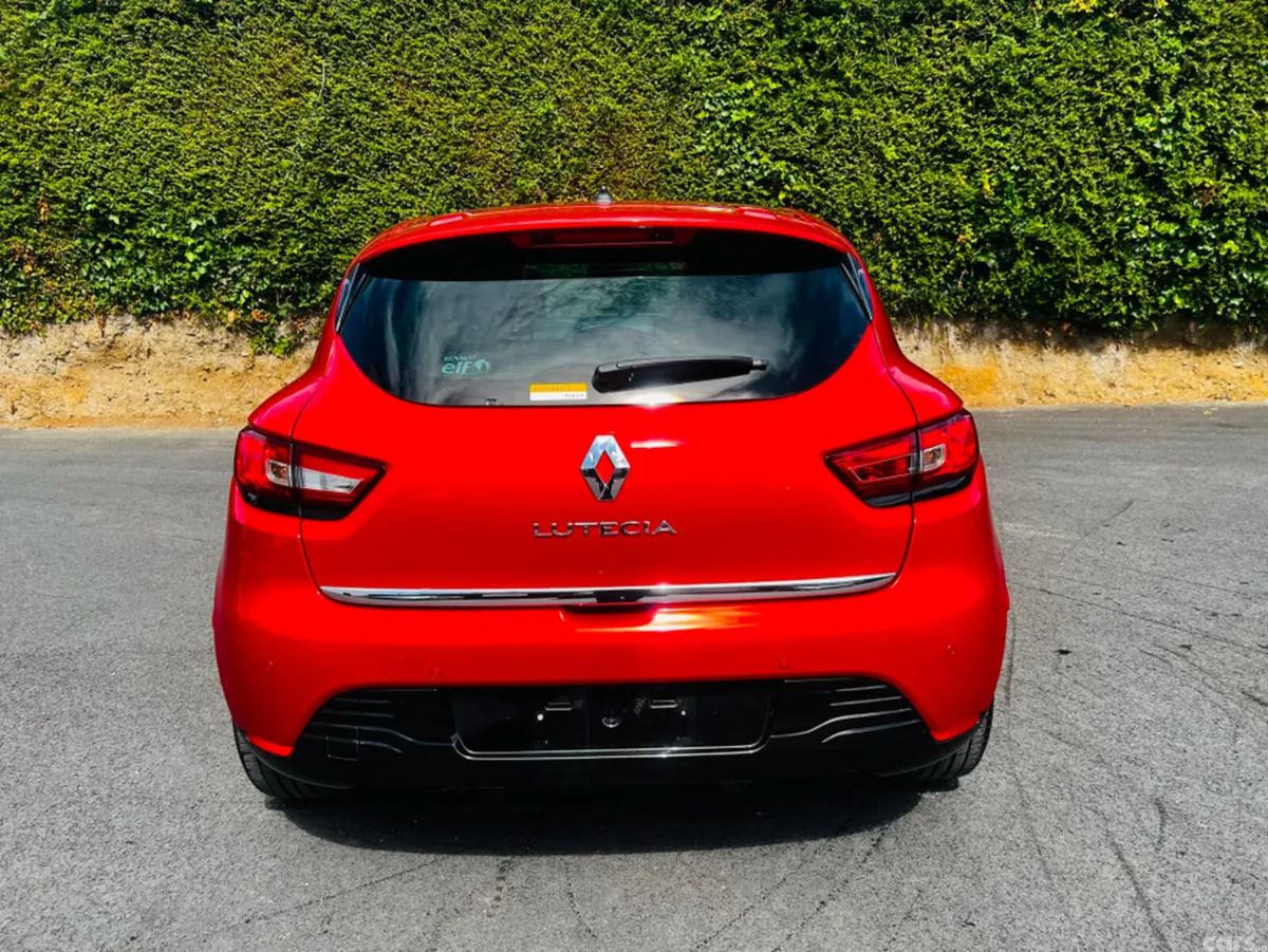 Renault Clio Hatchback, Petrol, 2015, Red