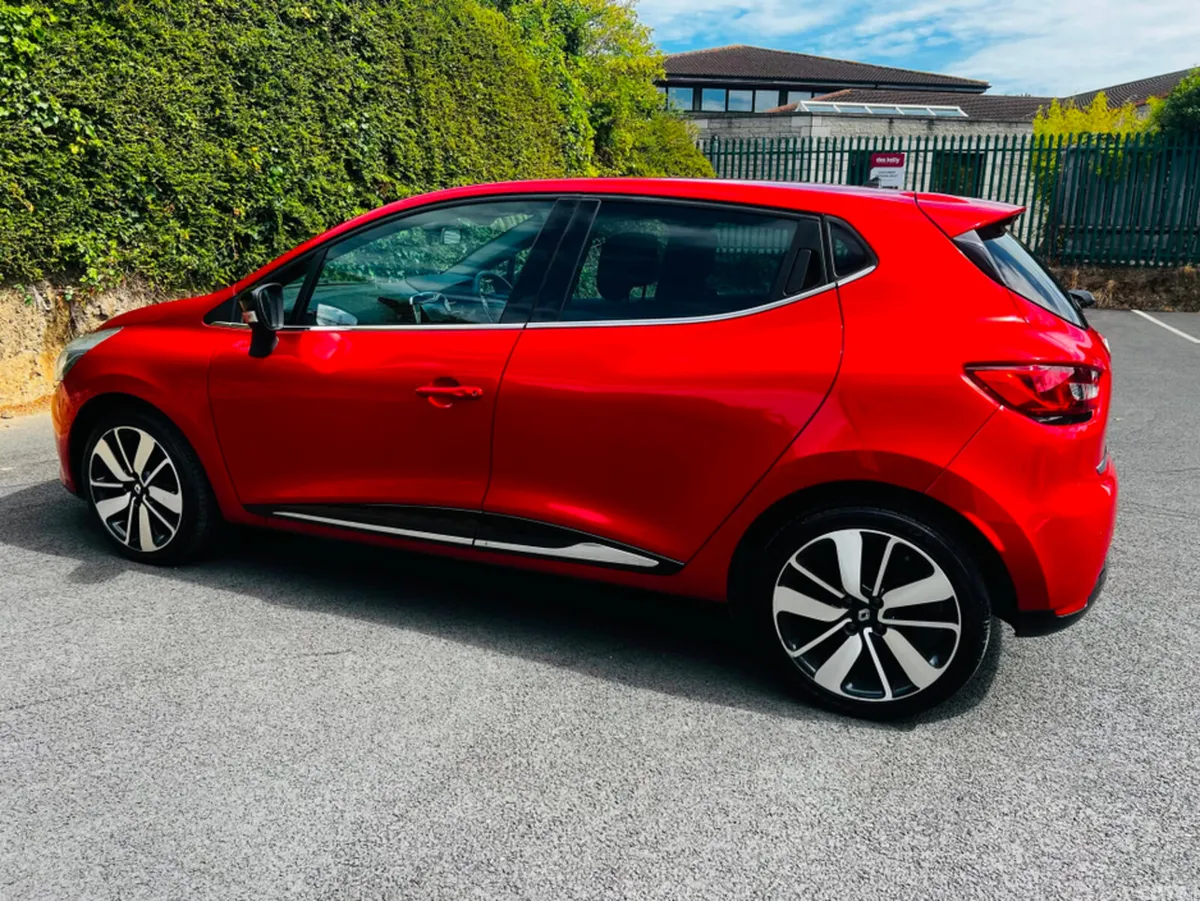 Renault Clio Hatchback, Petrol, 2015, Red