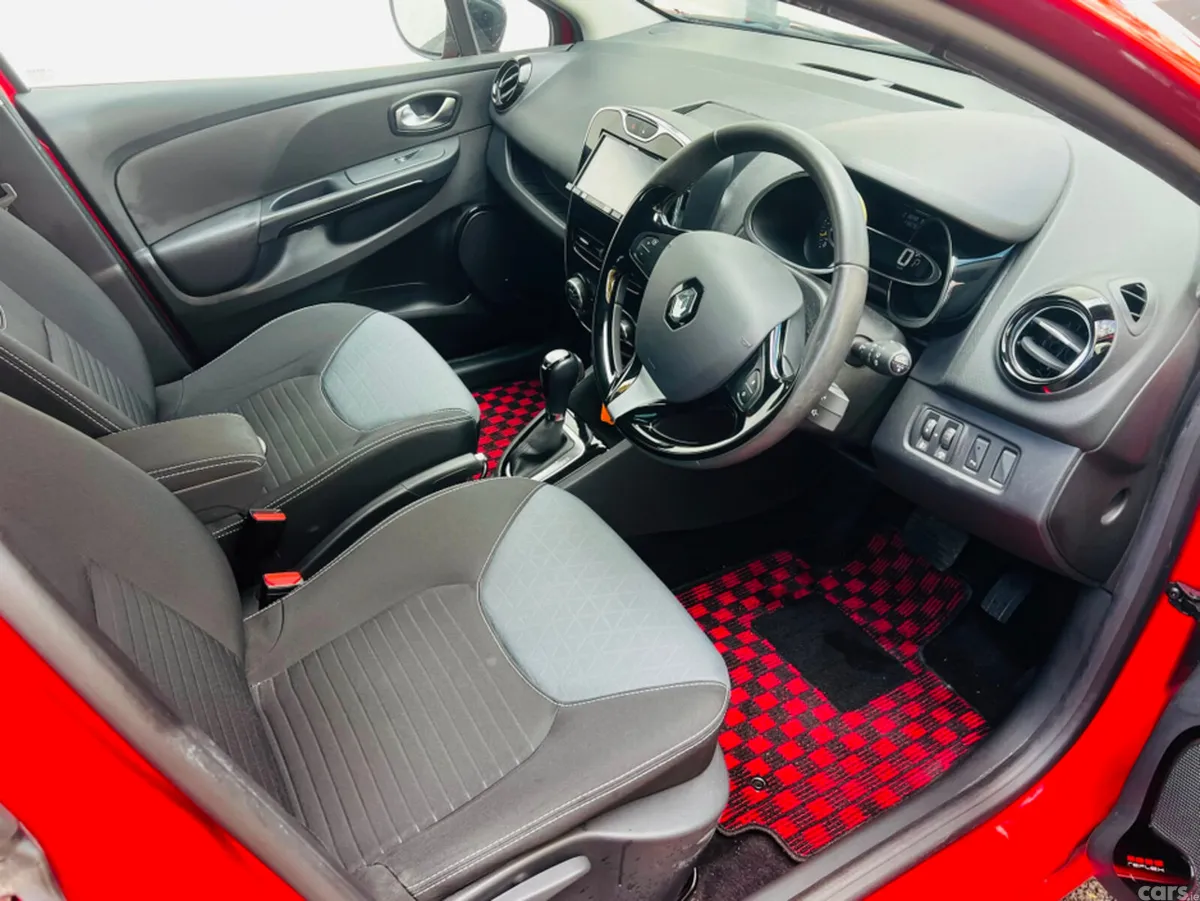 Renault Clio Hatchback, Petrol, 2015, Red