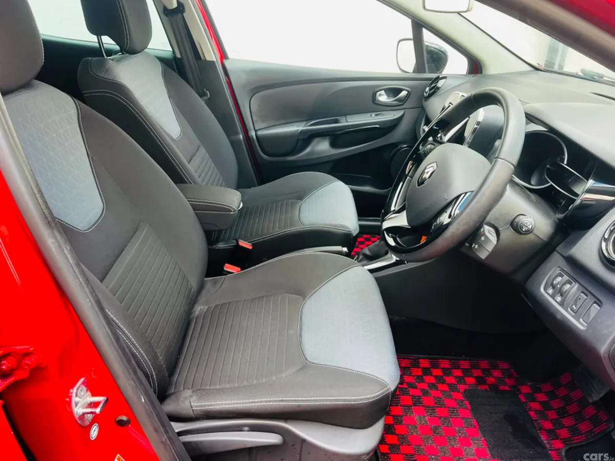 Renault Clio Hatchback, Petrol, 2015, Red