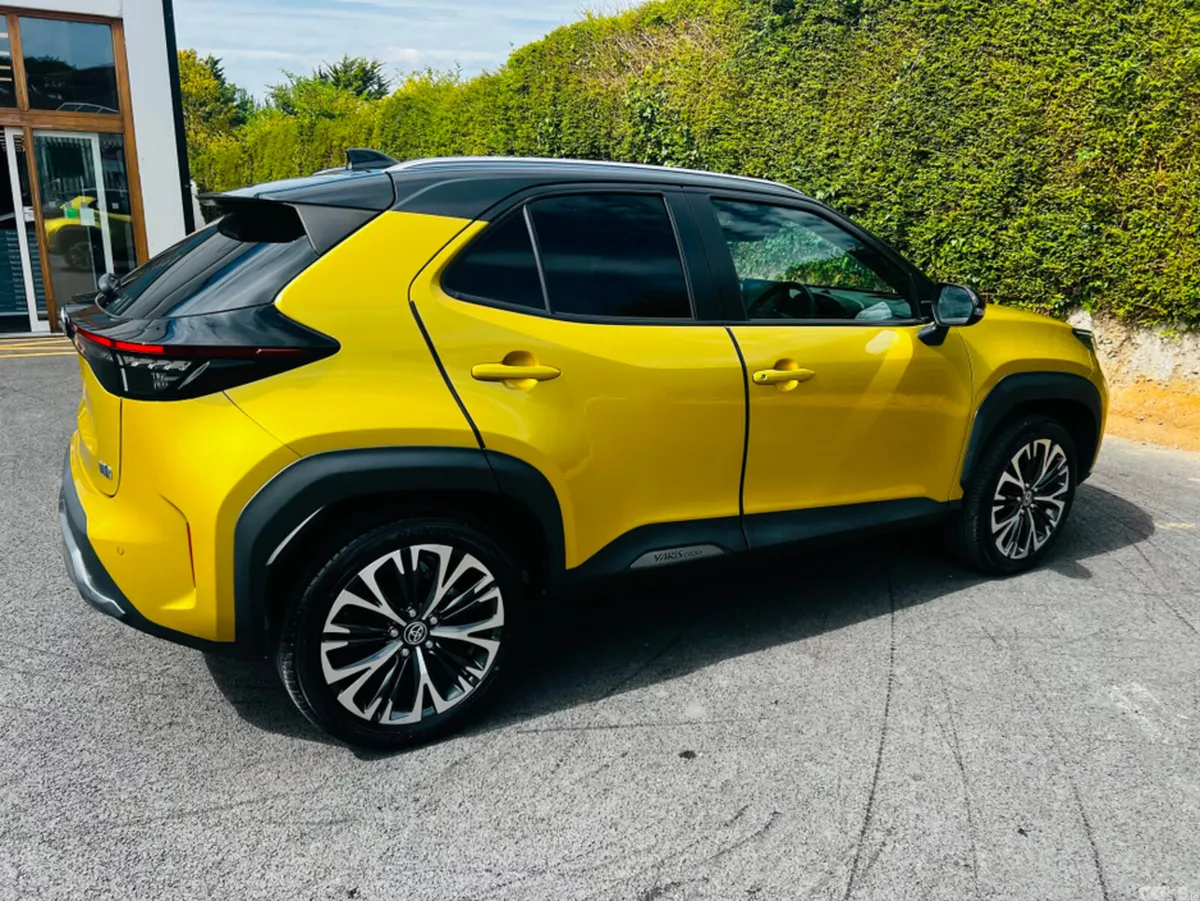 Toyota Yaris Cross Hatchback, Petrol Hybrid, 2023, Yellow