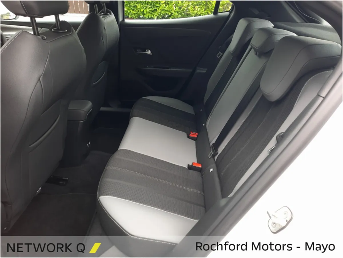 Opel Mokka MPV, Petrol, 2024, White