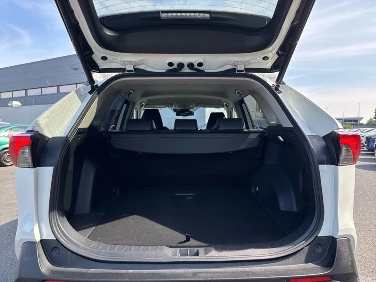 Toyota RAV4 SUV, Petrol Hybrid, 2022, White