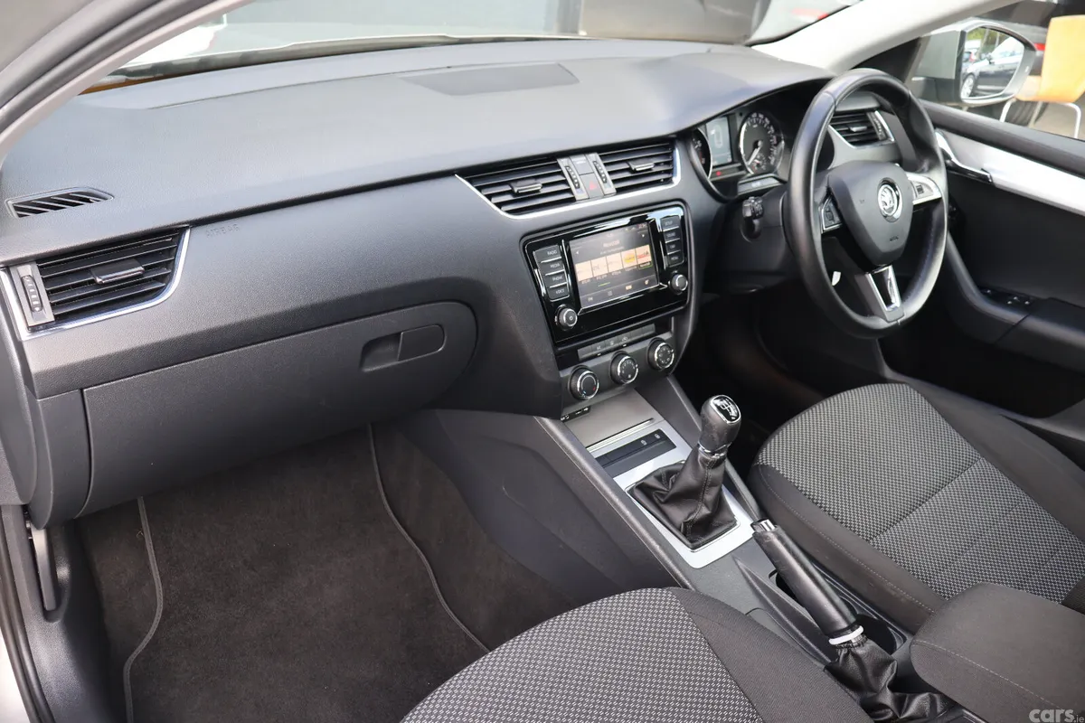 Skoda Octavia Estate, Petrol, 2016, Beige