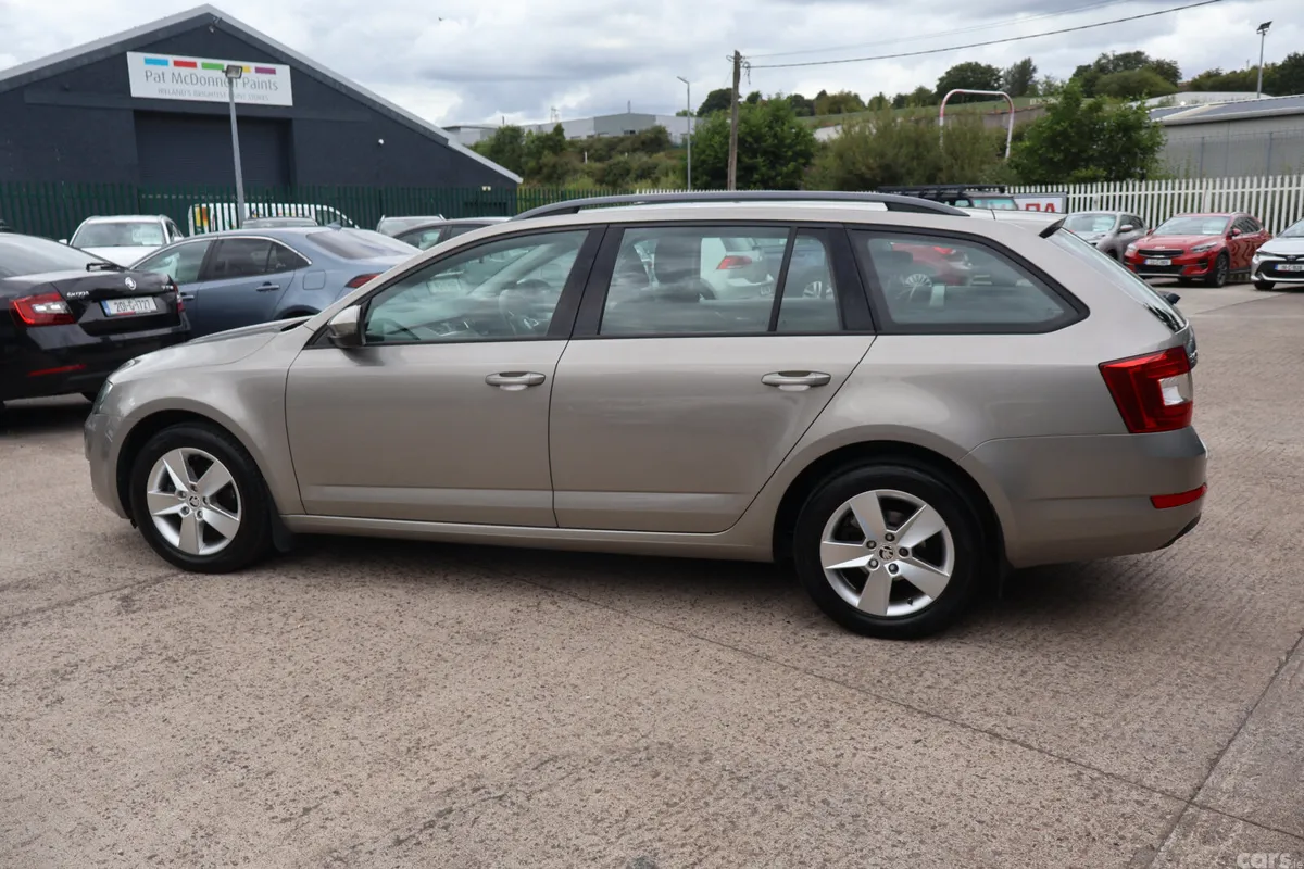 Skoda Octavia Estate, Petrol, 2016, Beige