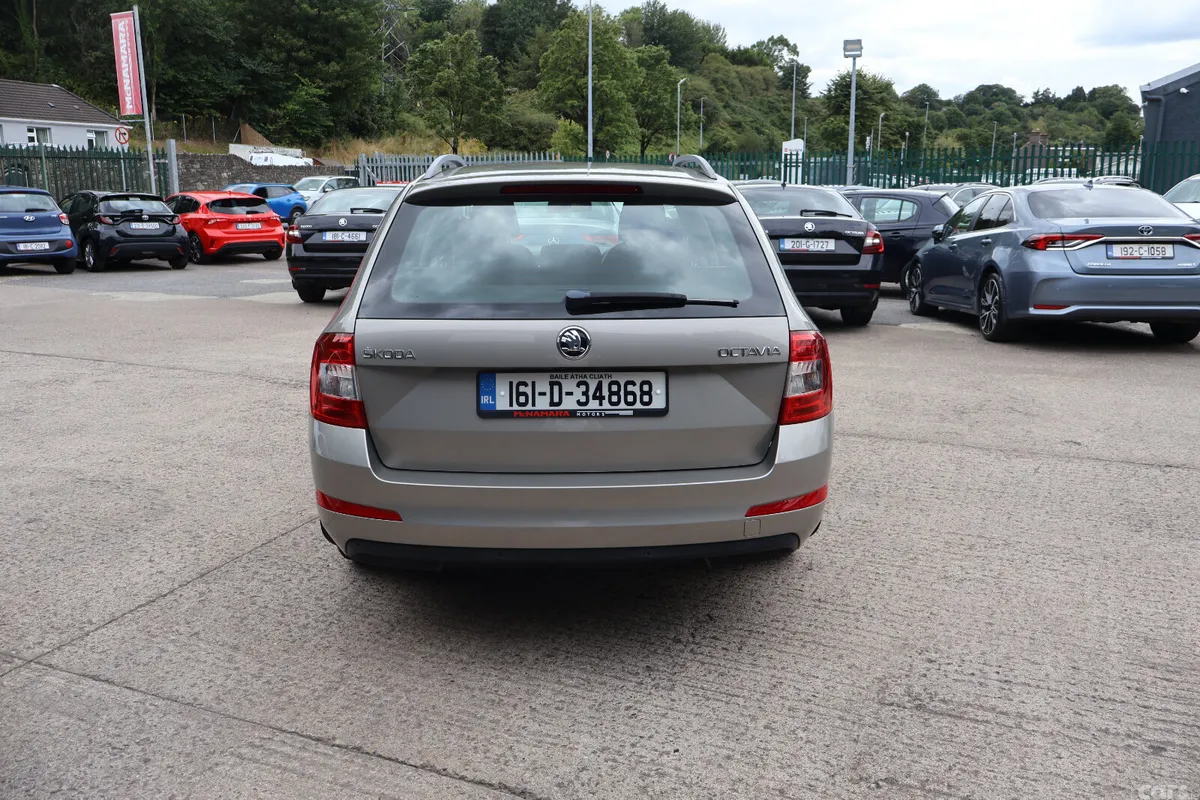 Skoda Octavia Estate, Petrol, 2016, Beige