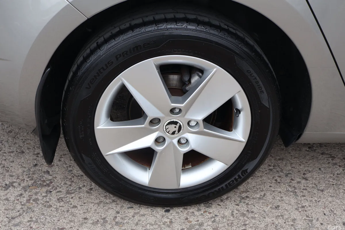 Skoda Octavia Estate, Petrol, 2016, Beige