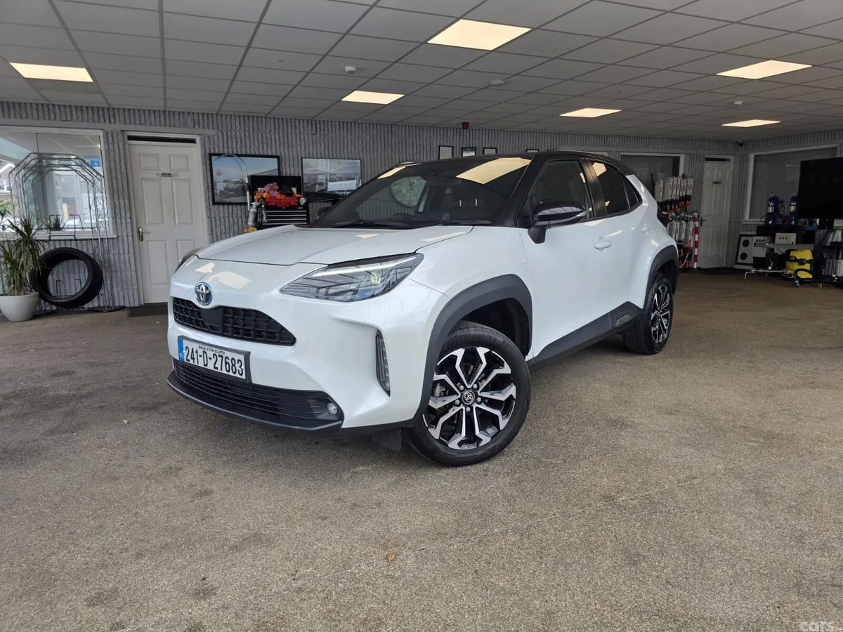 Toyota Yaris Cross Hatchback, Petrol Hybrid, 2024, White