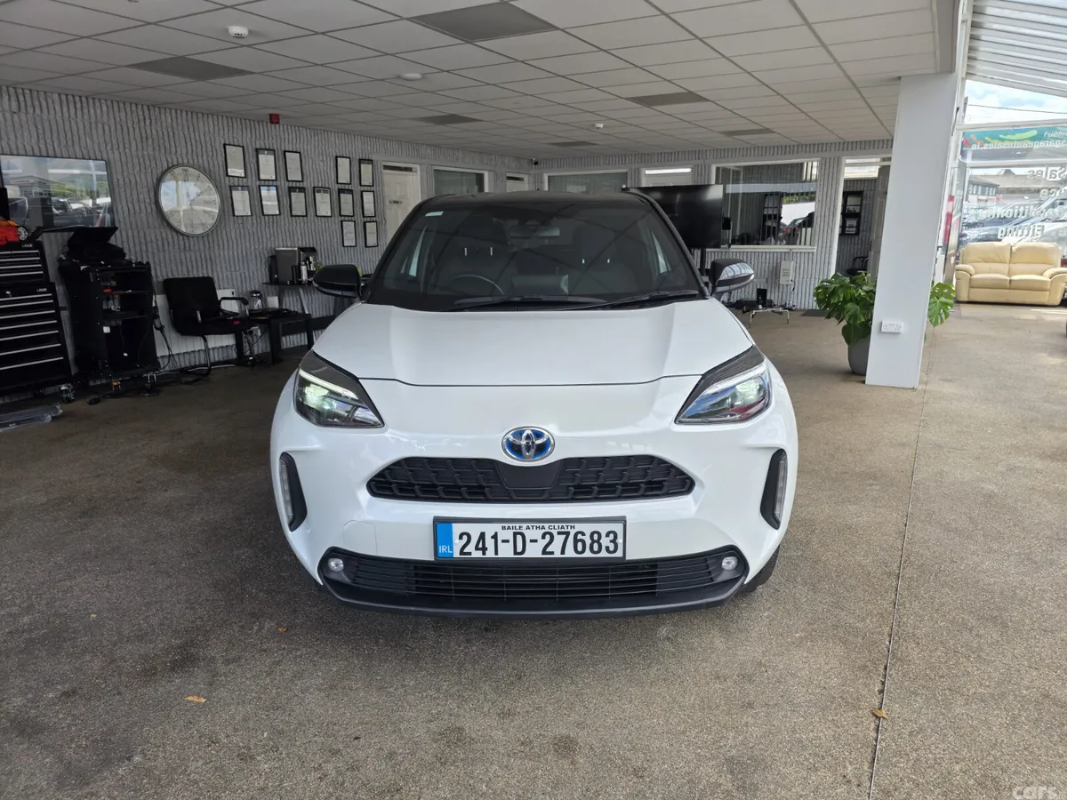 Toyota Yaris Cross Hatchback, Petrol Hybrid, 2024, White