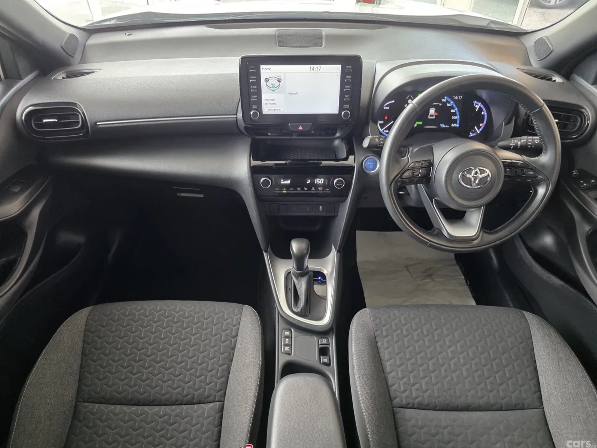 Toyota Yaris Cross Hatchback, Petrol Hybrid, 2024, White