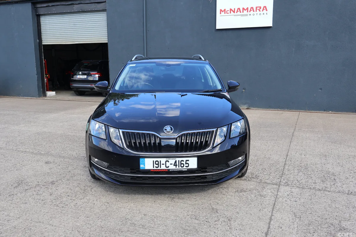 Skoda Octavia Estate, Petrol, 2019, Black