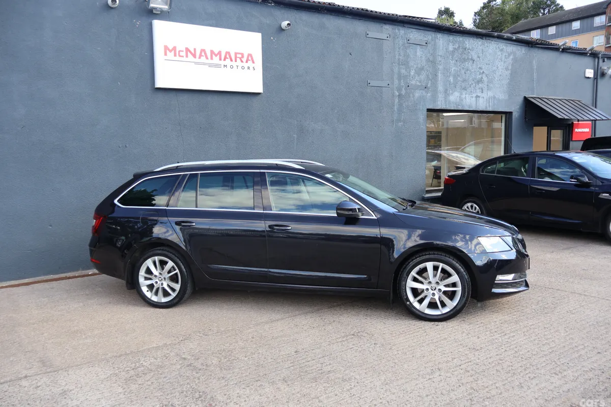 Skoda Octavia Estate, Petrol, 2019, Black