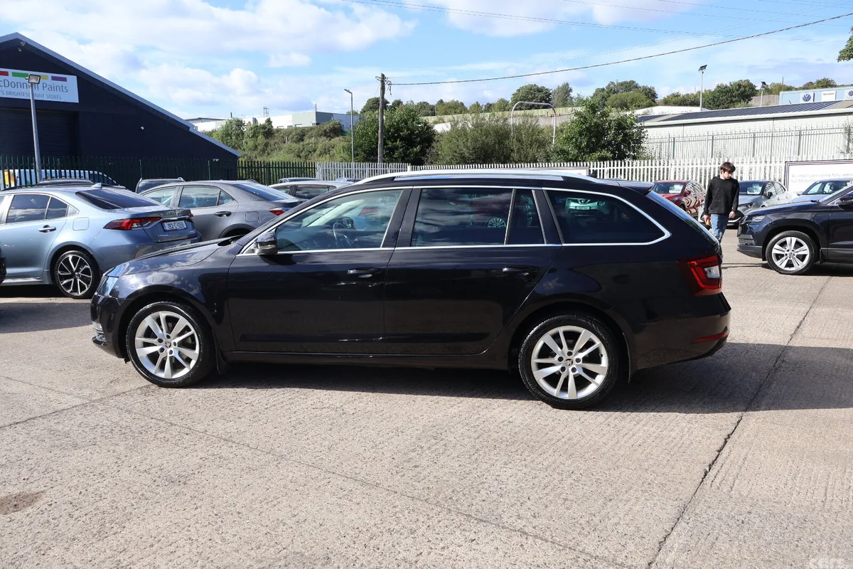 Skoda Octavia Estate, Petrol, 2019, Black