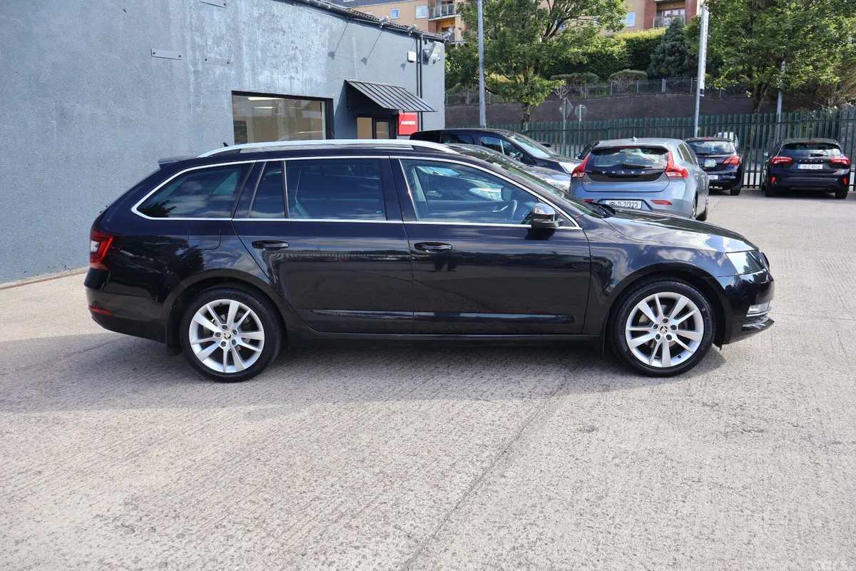 Skoda Octavia Estate, Petrol, 2019, Black
