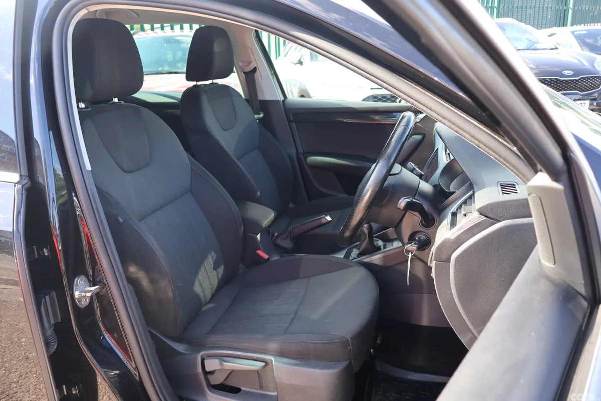 Skoda Octavia Estate, Petrol, 2019, Black