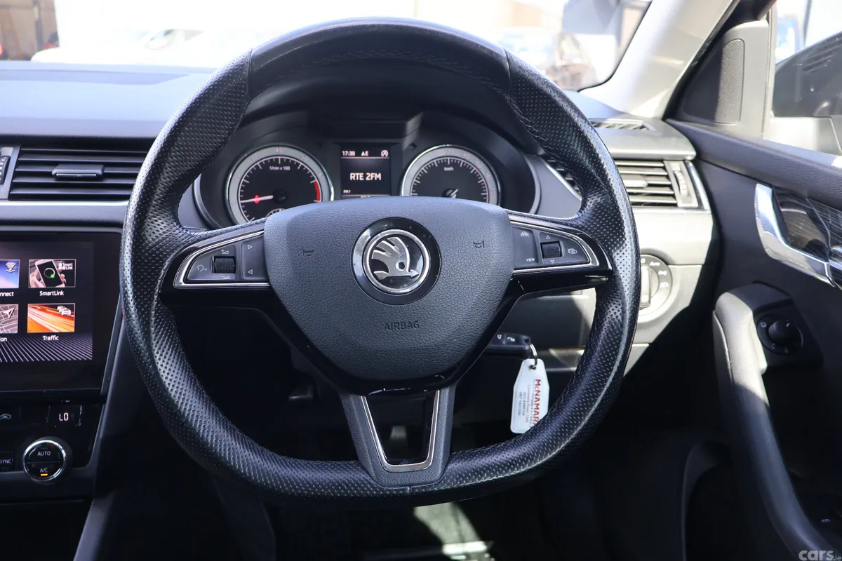 Skoda Octavia Estate, Petrol, 2019, Black