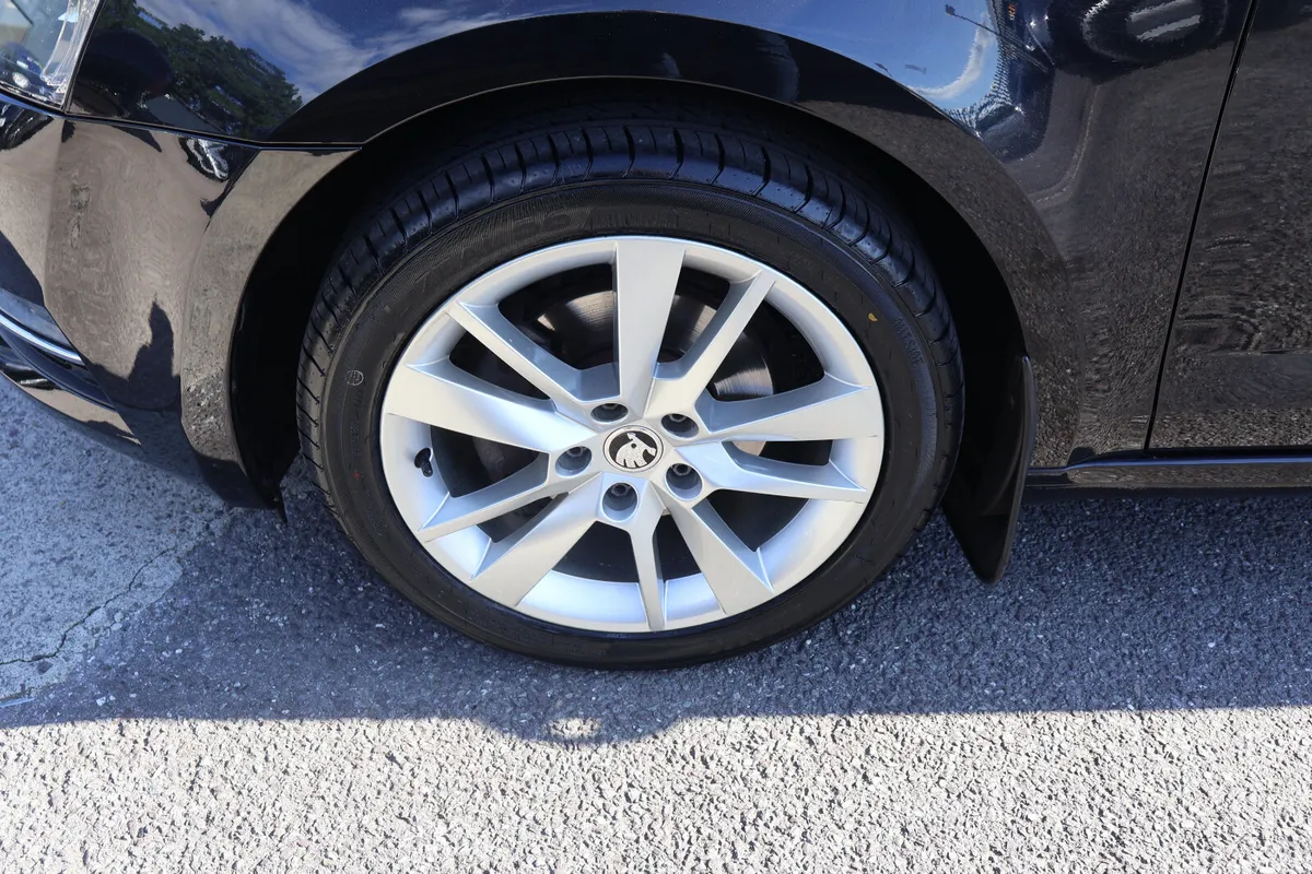 Skoda Octavia Estate, Petrol, 2019, Black