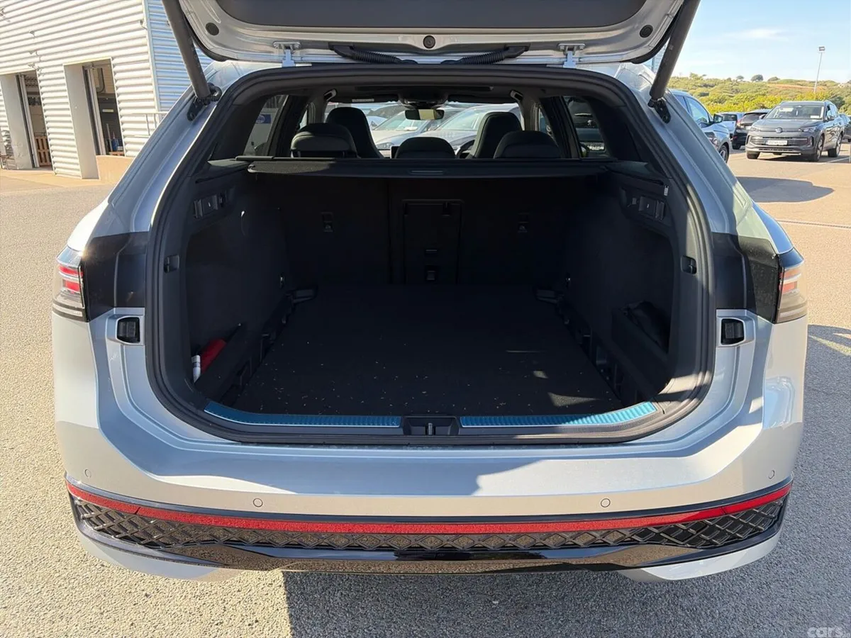 Volkswagen Passat Estate, Diesel, 2026, Grey