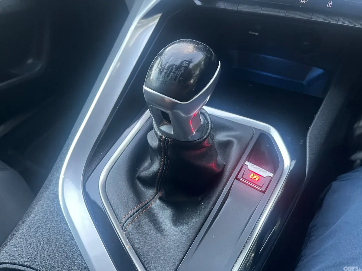 Peugeot 5008 MPV, Petrol, 2019, Blue