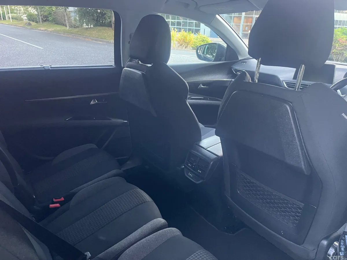 Peugeot 5008 MPV, Petrol, 2019, Blue
