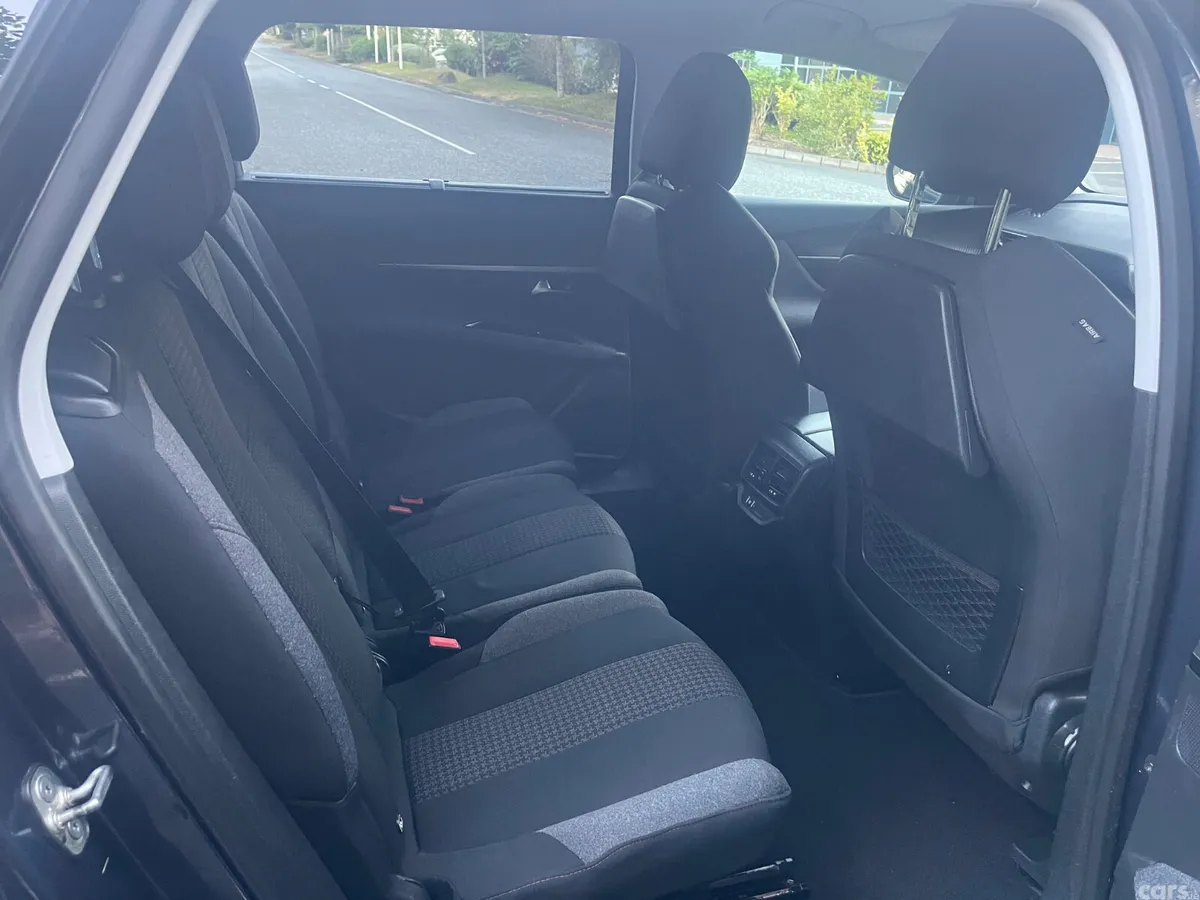 Peugeot 5008 MPV, Petrol, 2019, Blue