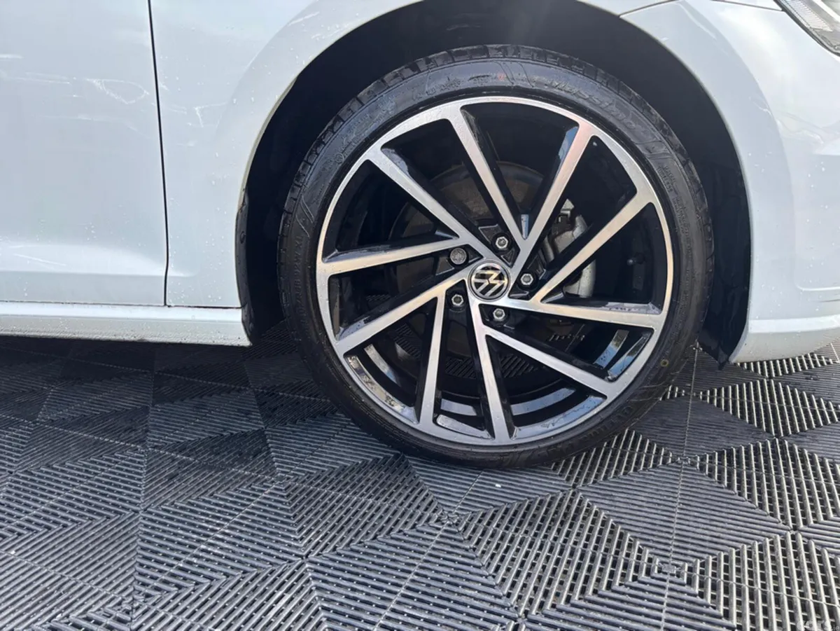 Volkswagen Golf Hatchback, Petrol, 2018, White