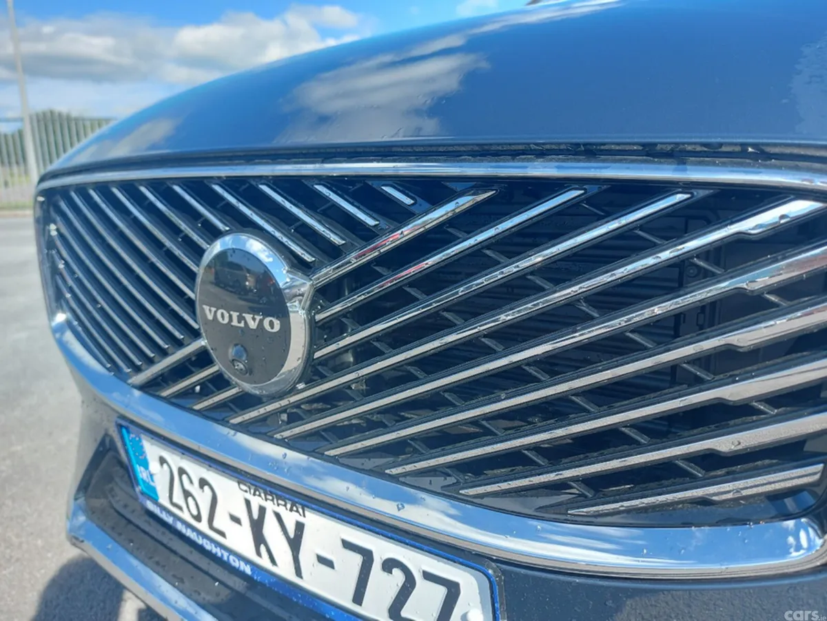 Volvo XC60 SUV, Petrol Plug-in Hybrid, 2026, Blue