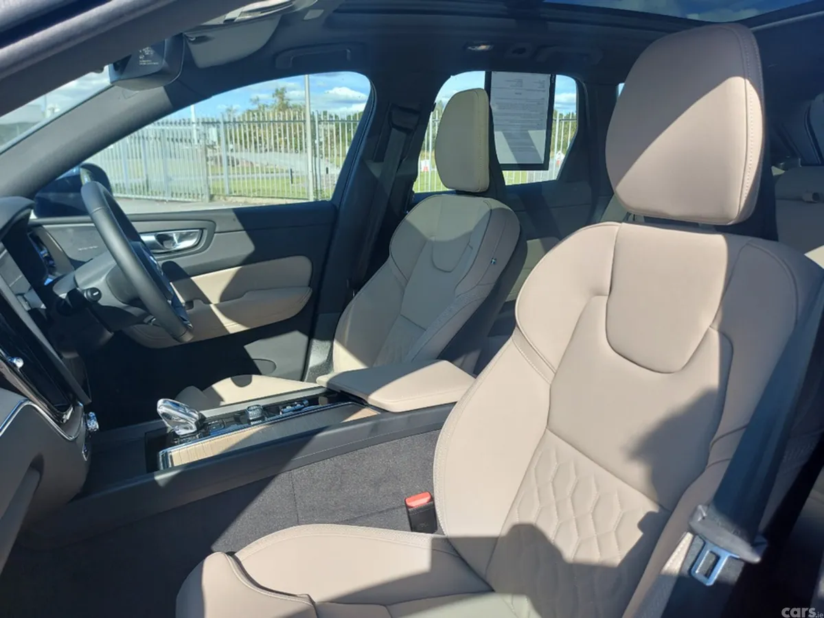 Volvo XC60 SUV, Petrol Plug-in Hybrid, 2026, Blue
