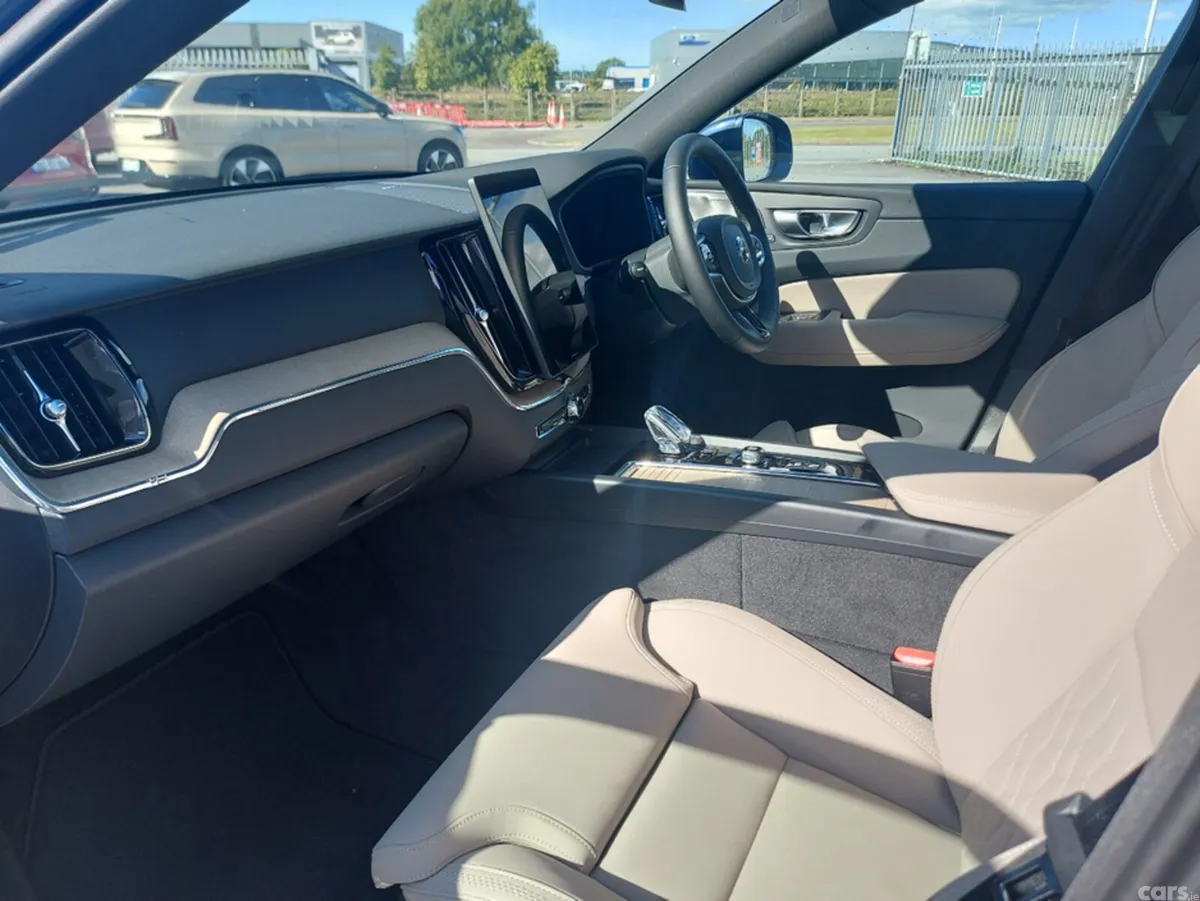 Volvo XC60 SUV, Petrol Plug-in Hybrid, 2026, Blue