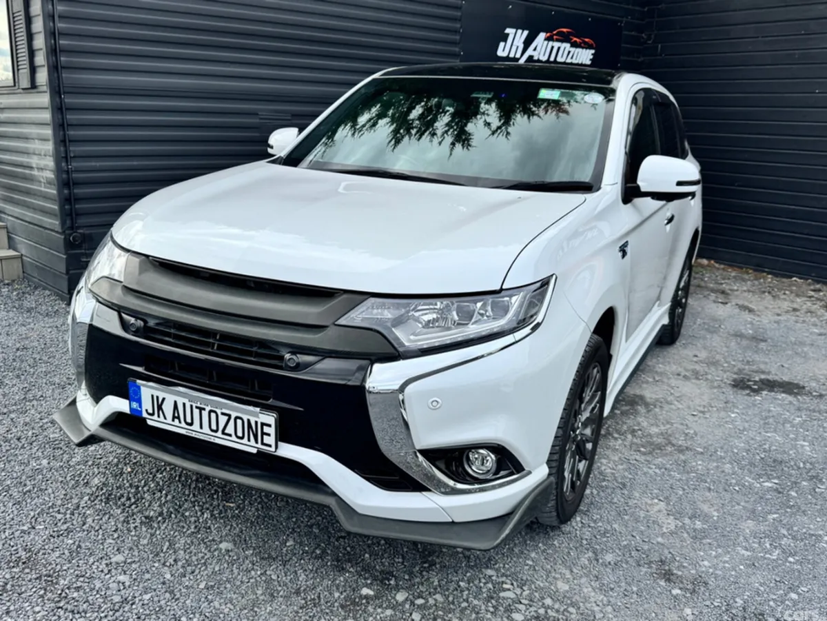 Mitsubishi Outlander MPV, Petrol Plug-in Hybrid, 2018, White