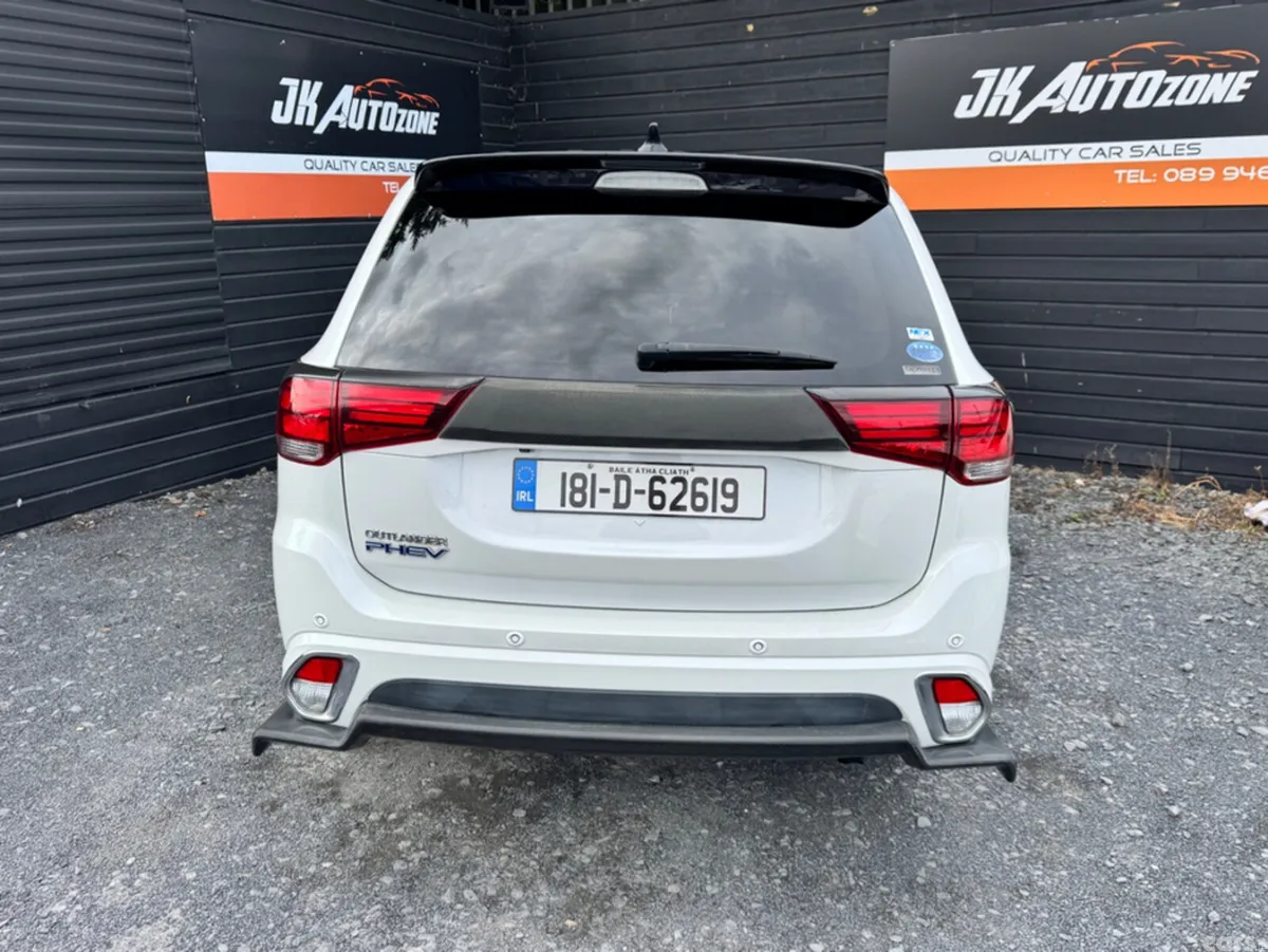 Mitsubishi Outlander MPV, Petrol Plug-in Hybrid, 2018, White
