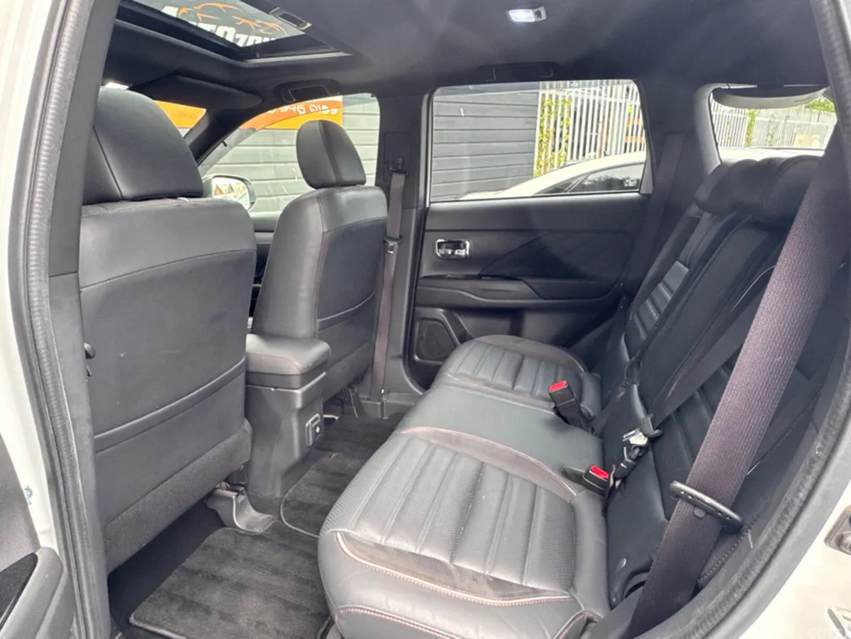 Mitsubishi Outlander MPV, Petrol Plug-in Hybrid, 2018, White