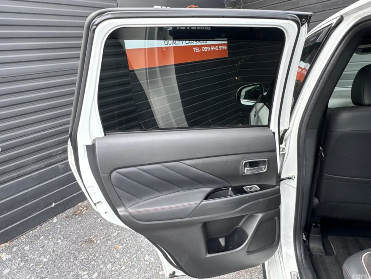Mitsubishi Outlander MPV, Petrol Plug-in Hybrid, 2018, White
