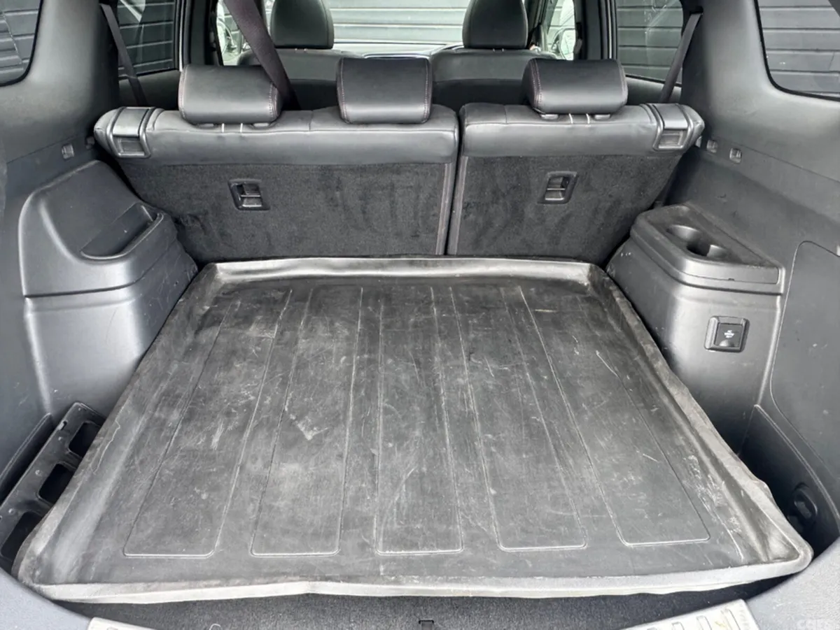 Mitsubishi Outlander MPV, Petrol Plug-in Hybrid, 2018, White