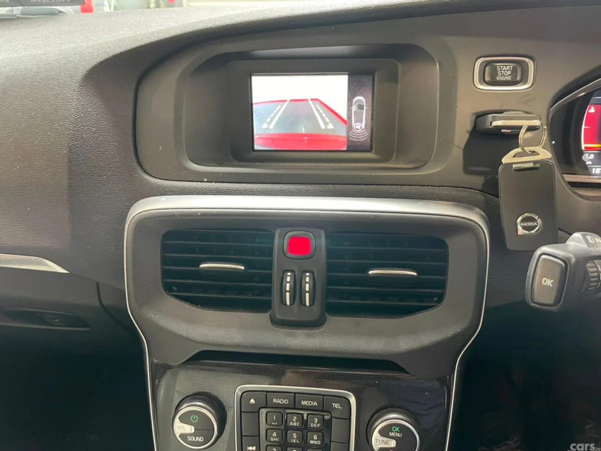 Volvo V40 Hatchback, Diesel, 2017, Red