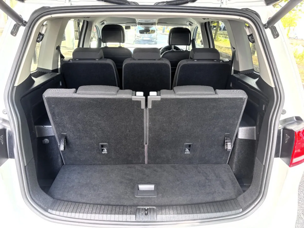 Volkswagen Touran MPV, Petrol, 2017, White