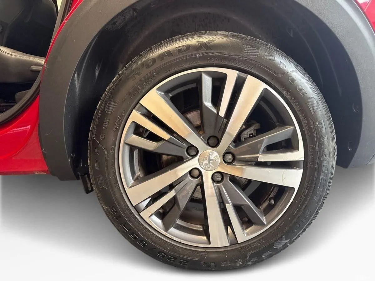 Peugeot 5008 MPV, Diesel, 2022, Red