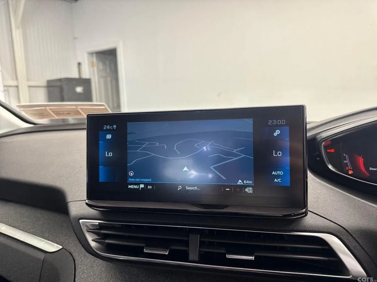 Peugeot 5008 MPV, Diesel, 2022, Red