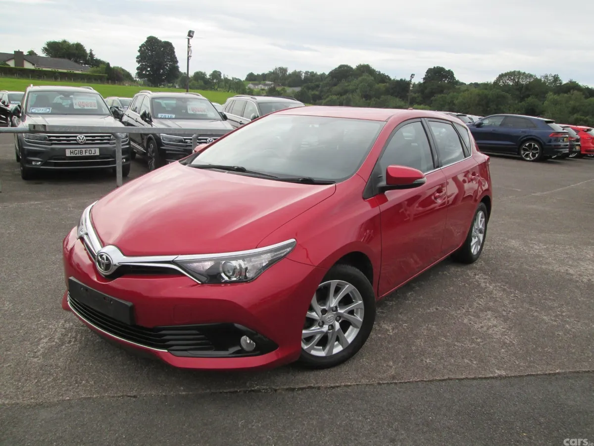Toyota Auris Hatchback, Diesel, 2016, Red